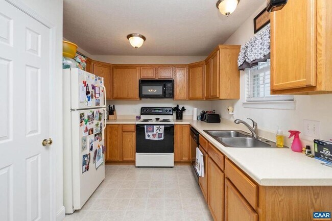 Foto del edificio - 2 Story Townhouse in Grottoes