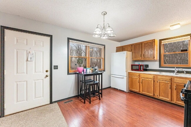 Building Photo - Peaceful 2 Bedroom Home Only $1150/Month!