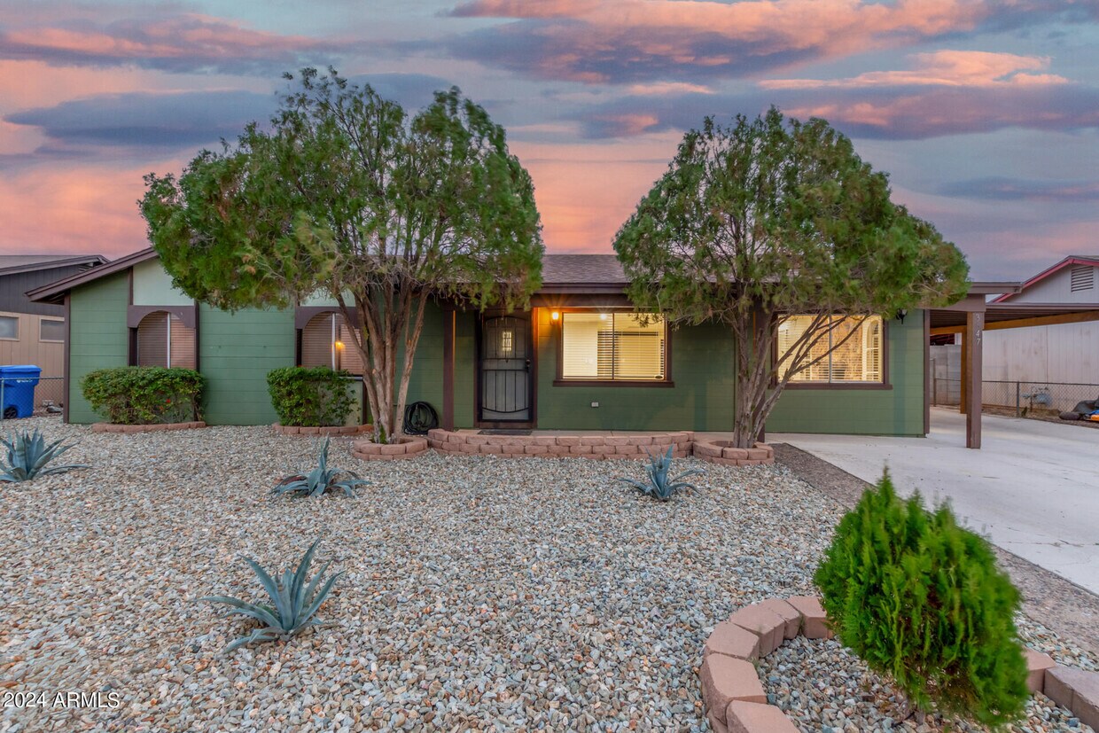 Foto principal - 3647 E Willow Ave
