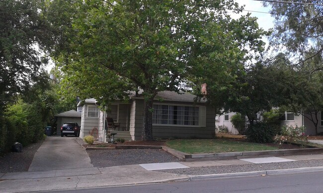 Building Photo - 1429 E Main St