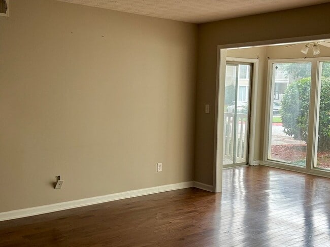 Building Photo - 1206 Augusta Dr