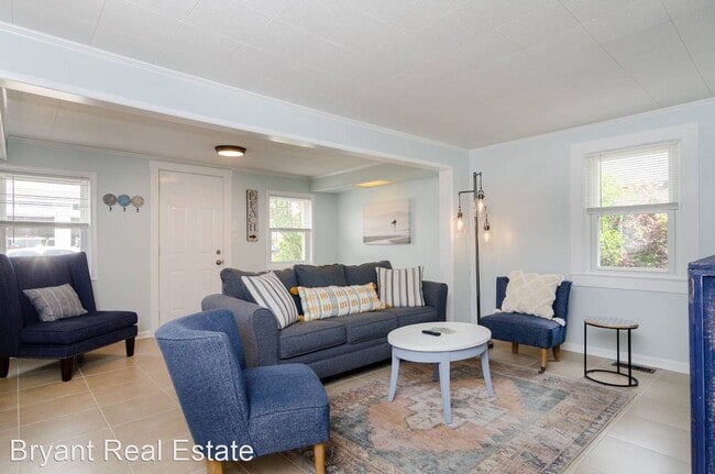 Building Photo - 2 br, 1.5 bath House - 613 K Avenue