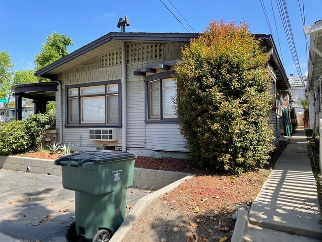 Building Photo - 990 S Marengo Ave