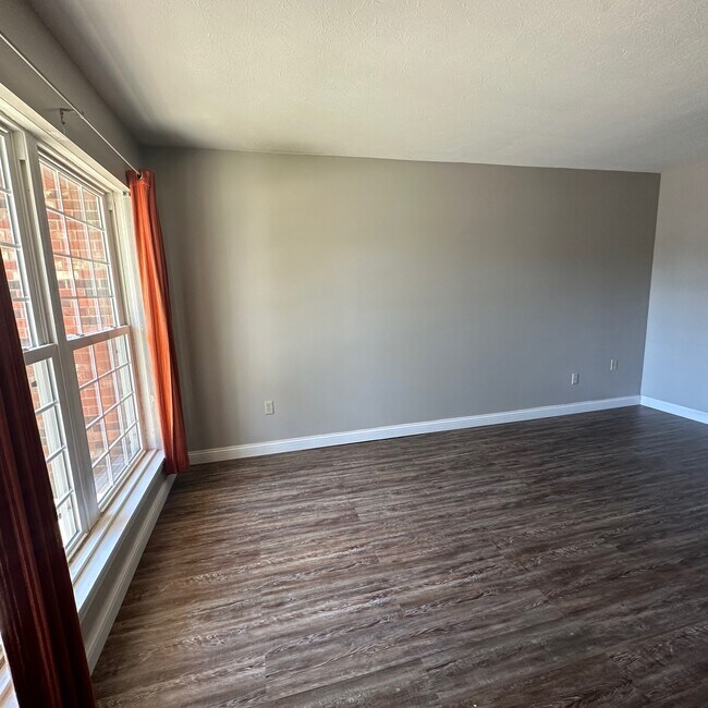 Foto del edificio - 1311 Heritage Ct