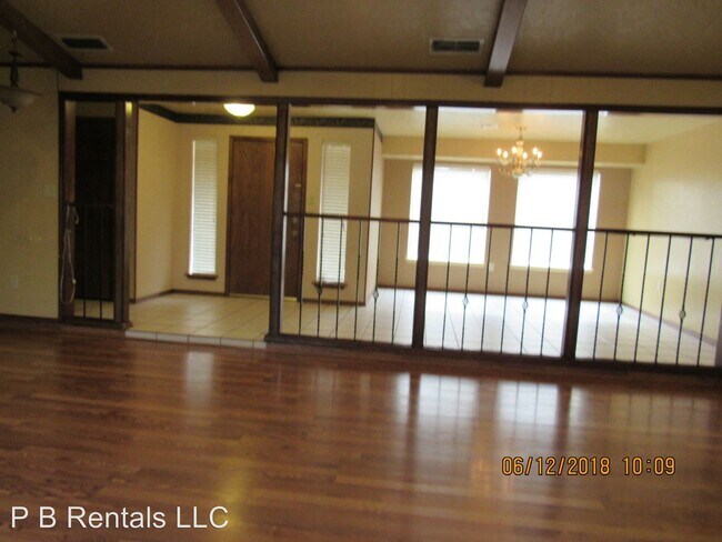 Building Photo - 3 br, 1 bath House - 2522 NE Turtle Creek