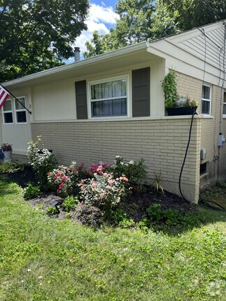 Building Photo - 8627 Mockingbird Ln