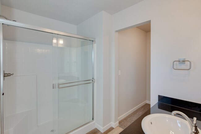 Foto del edificio - Modern Townhome ready for you today!