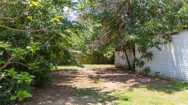 Building Photo - 2-Bed Furnished or Unfurnished The Choice ...