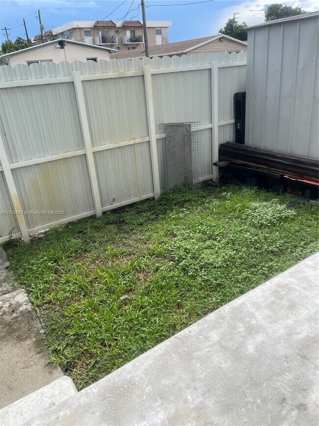 Foto del edificio - 1370 W 30th St