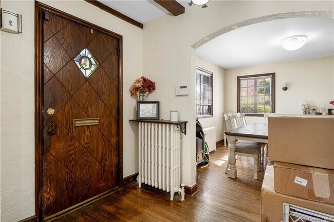 Building Photo - 42 Vine Rd