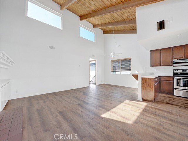 Foto del edificio - 907 E Balboa Blvd