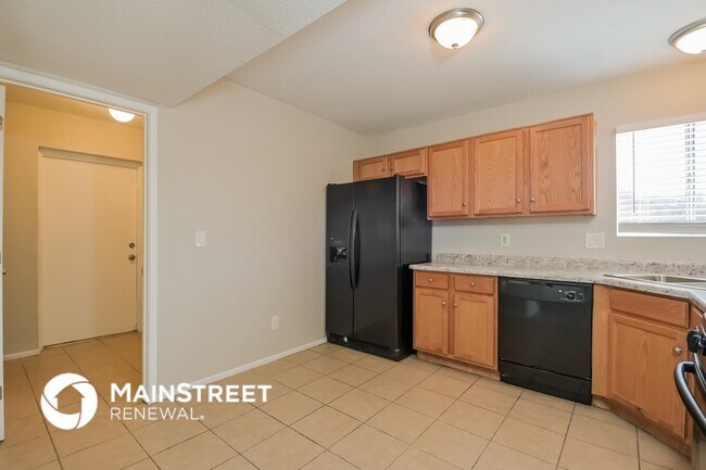 Building Photo - 3215 W Capistrano Rd