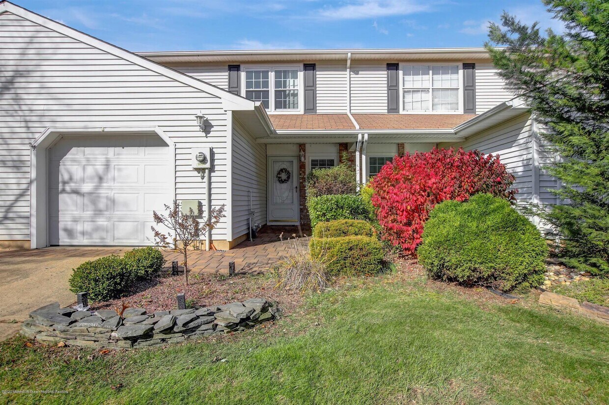 64 Staghorn Dr, Matawan, NJ 07747 Condo for Rent in Matawan, NJ