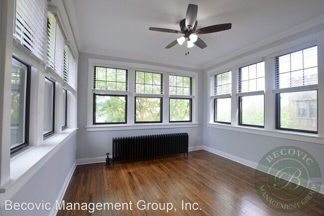 Building Photo - 7618-7626 N Eastlake Terrace