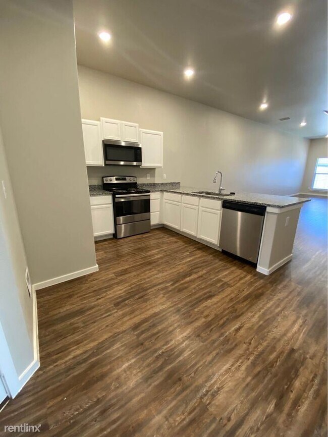 Foto del edificio - 3 br, 2 bath Duplex - 2105 Langford Avenue A