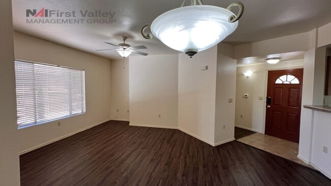 Building Photo - 2 Bedrooms, 2 Baths