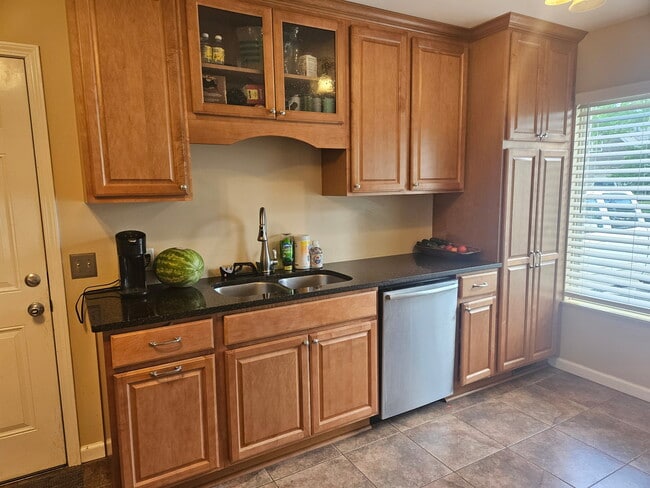 Building Photo - 336 Rustic Cir