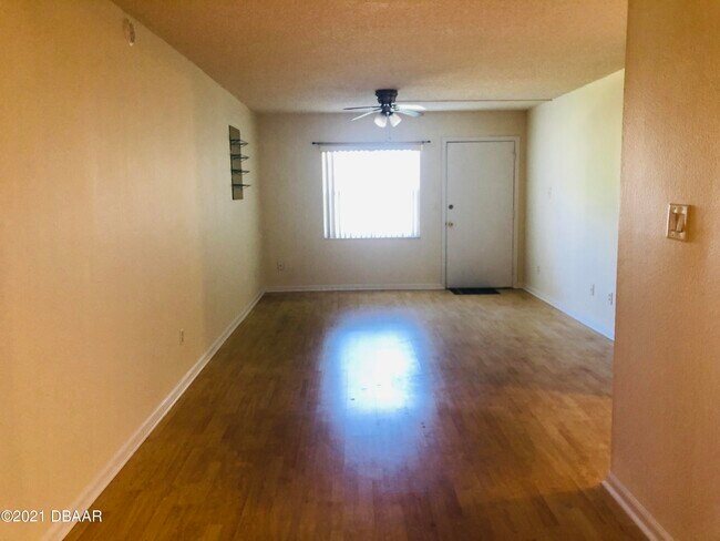 Building Photo - 10 Lynnhurst Dr