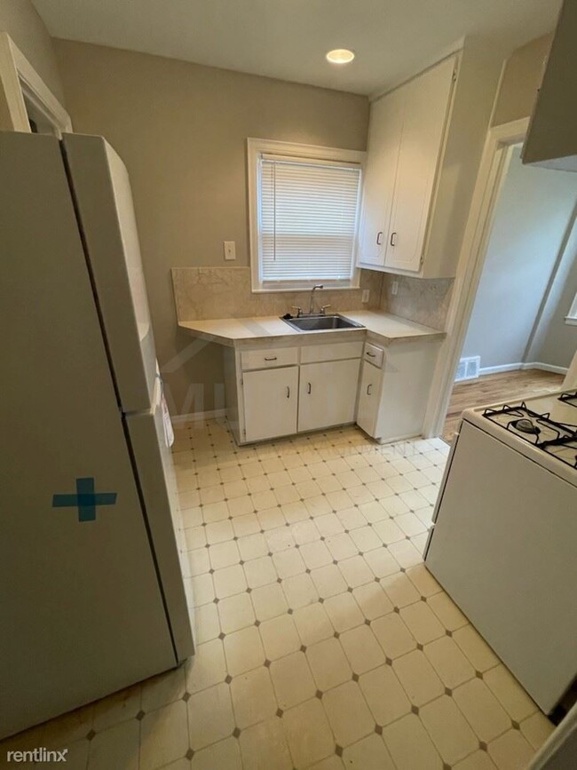 Building Photo - 3 br, 1 bath House - 9976 Farley