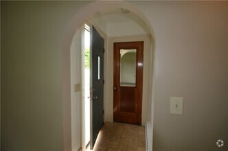 Building Photo - 872 Thomas Ave