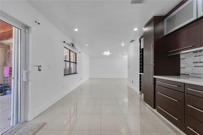 Building Photo - 9646 SW 151 Ave