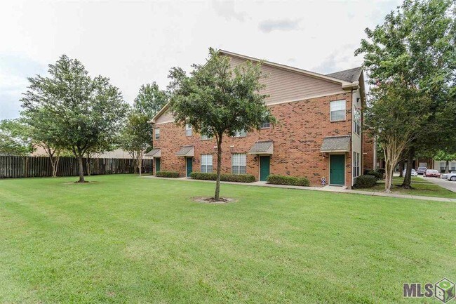 Fotografía del edificio - 710 E Boyd Dr