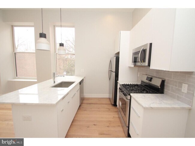 Building Photo - 220 S 3rd St