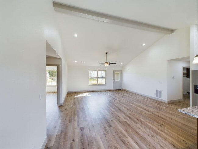 Building Photo - 3 Bed 2 Bath w/ Fence Built in 2022 Availa...