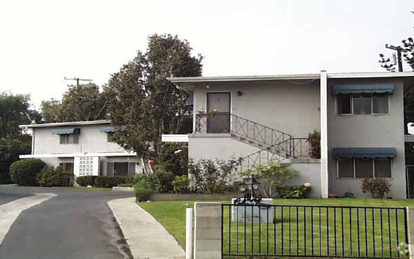 Building Photo - Colonia Manor