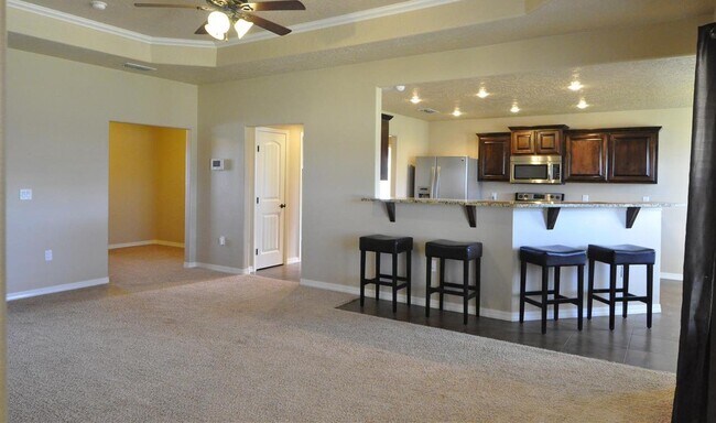 Building Photo - 2421 Flagstone Dr