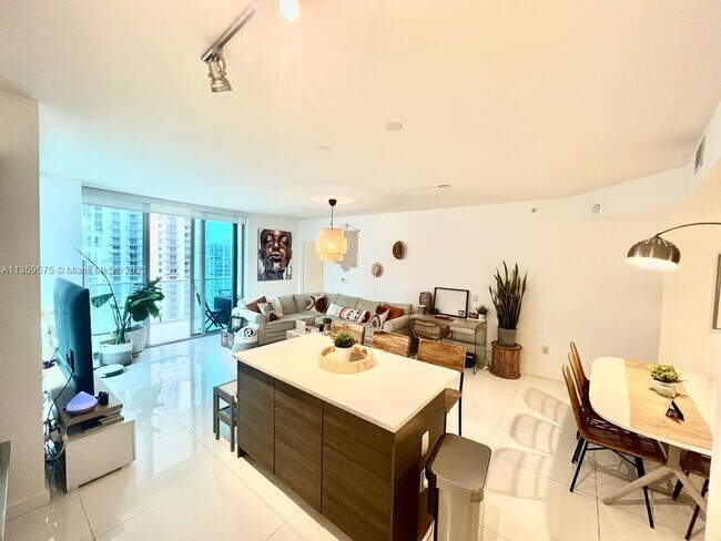 Building Photo - 1100 S Miami Ave