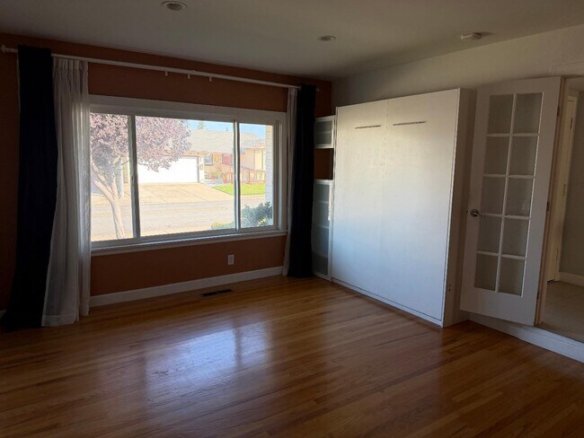 Foto del edificio - 3415 Isherwood Pl