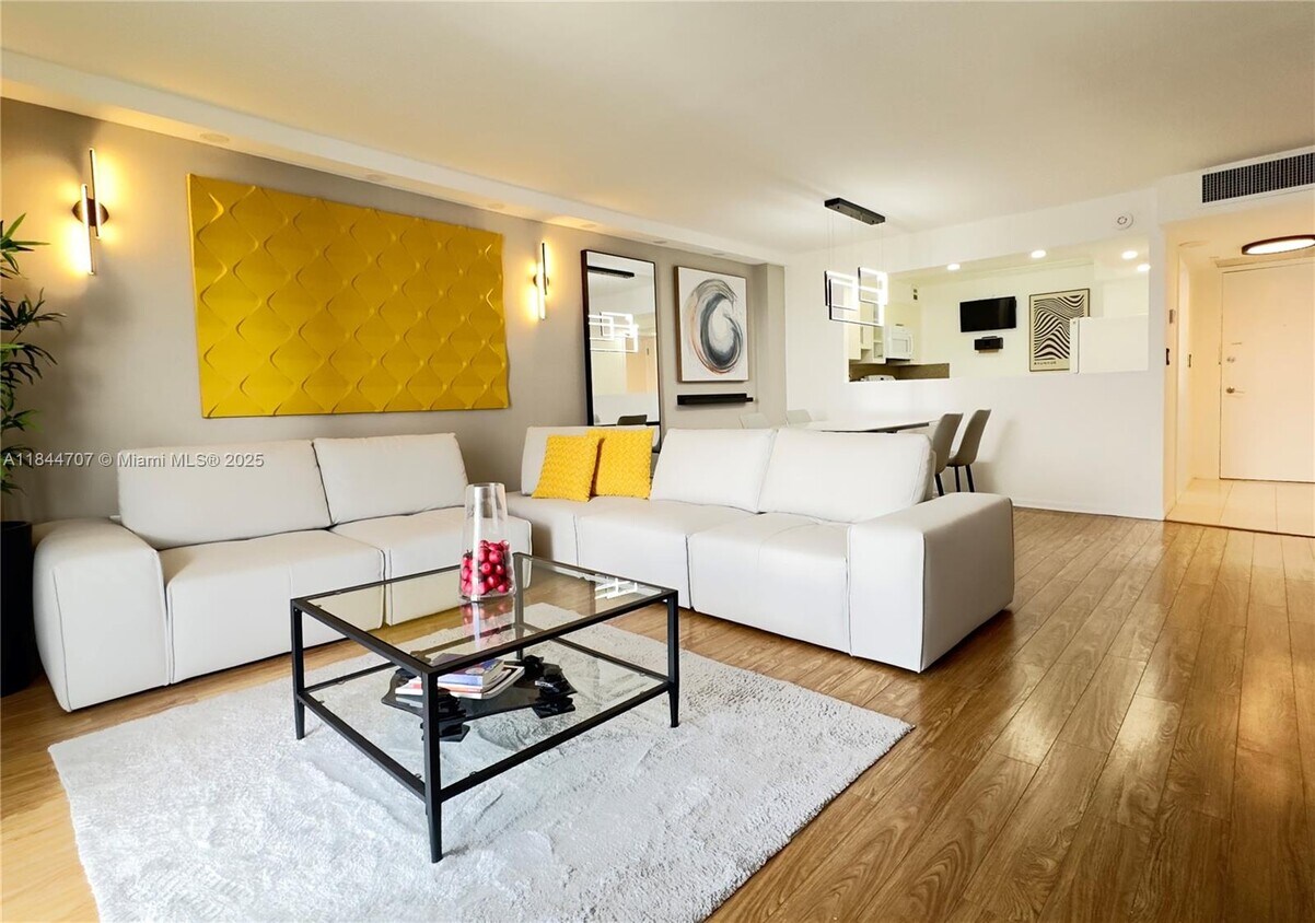 Foto principal - 5701 Collins Ave