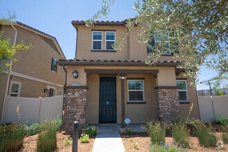 Building Photo - 27638 Sawtooth Ln