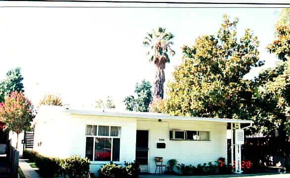 Foto del edificio - 2344-2350 E Washington Blvd
