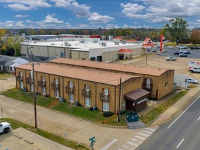 Building Photo - 208 E Starr Ave