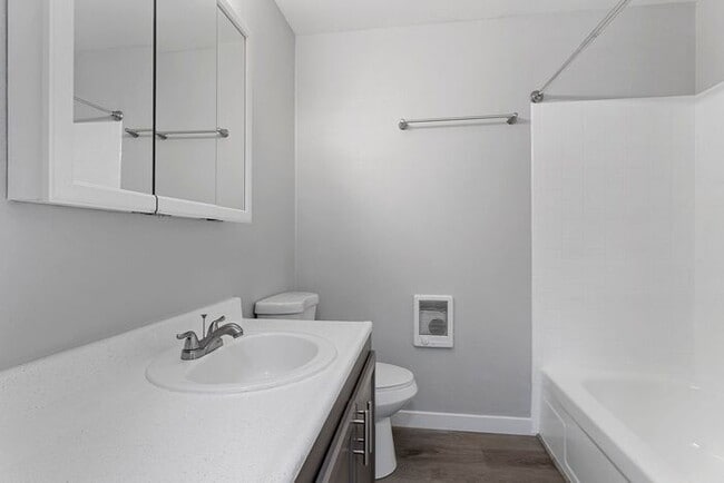 Building Photo - Pine Tree Lane Apartments – Comfortable Li...