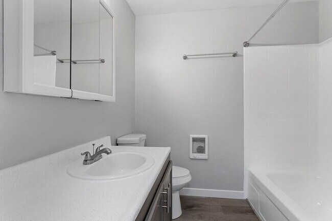 Foto del edificio - Pine Tree Lane Apartments – Comfortable Li...