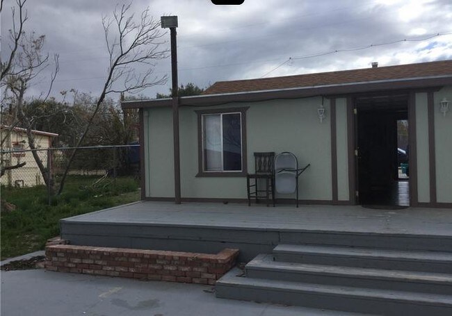 Foto del edificio - 12200 Pearblossom Hwy