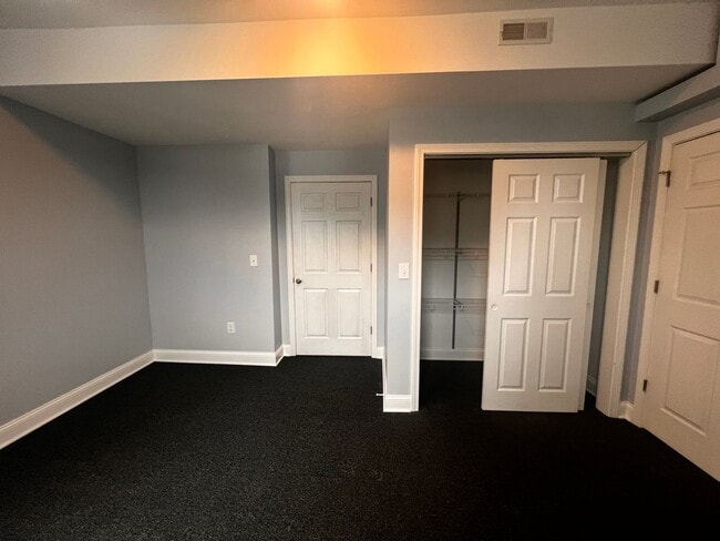 Building Photo - 2185 River Rd