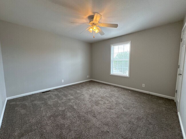 Foto del edificio - 244 Executive Ave