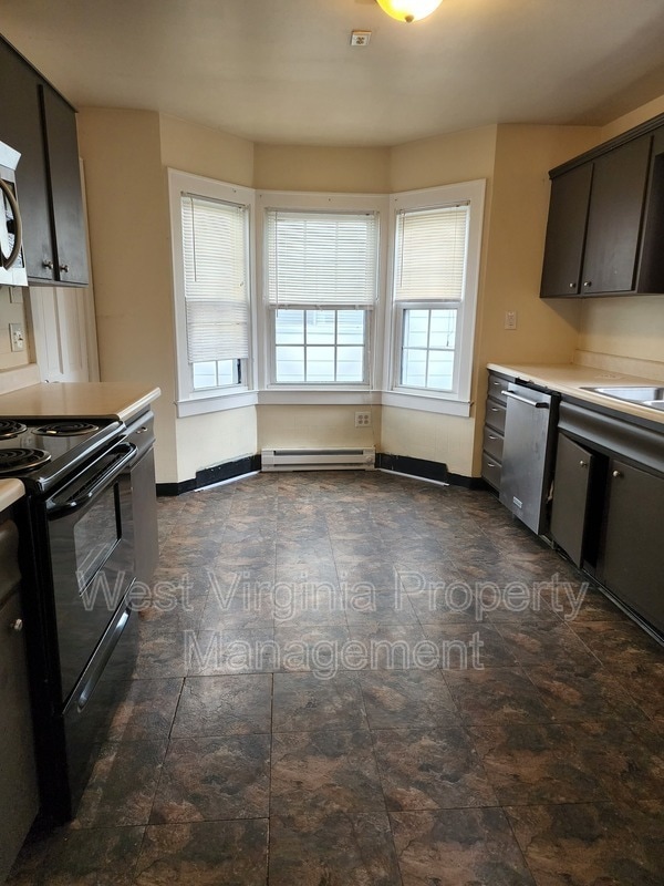 Building Photo - 203 Summers St