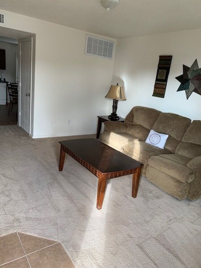 Foto del edificio - 2303 N Juniper Ln