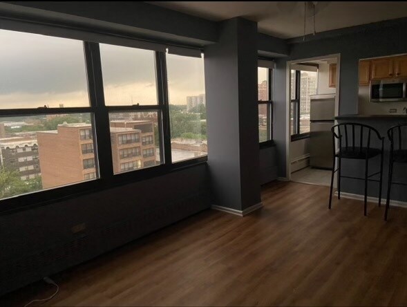 Building Photo - 6030 N Sheridan Rd