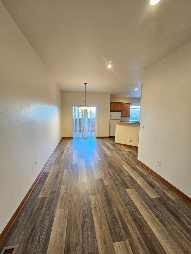 Foto del edificio - Lakefront Condo in Gated Community