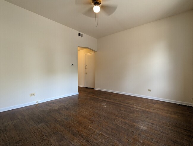 Foto del edificio - 3147 W Medill Ave