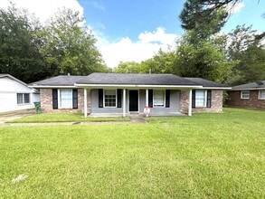Building Photo - 1805 Gillespie Dr