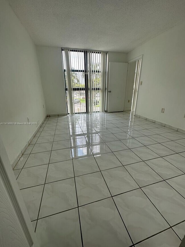 Foto del edificio - 11790 SW 18th St