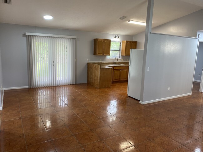 Building Photo - 38 Teak Run
