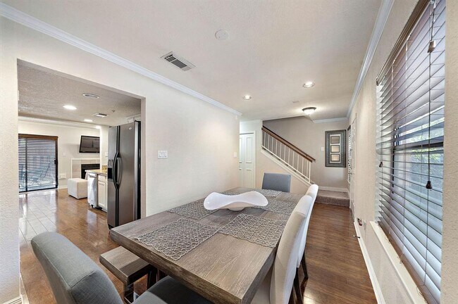 Building Photo - 22 E Willowwood Ct